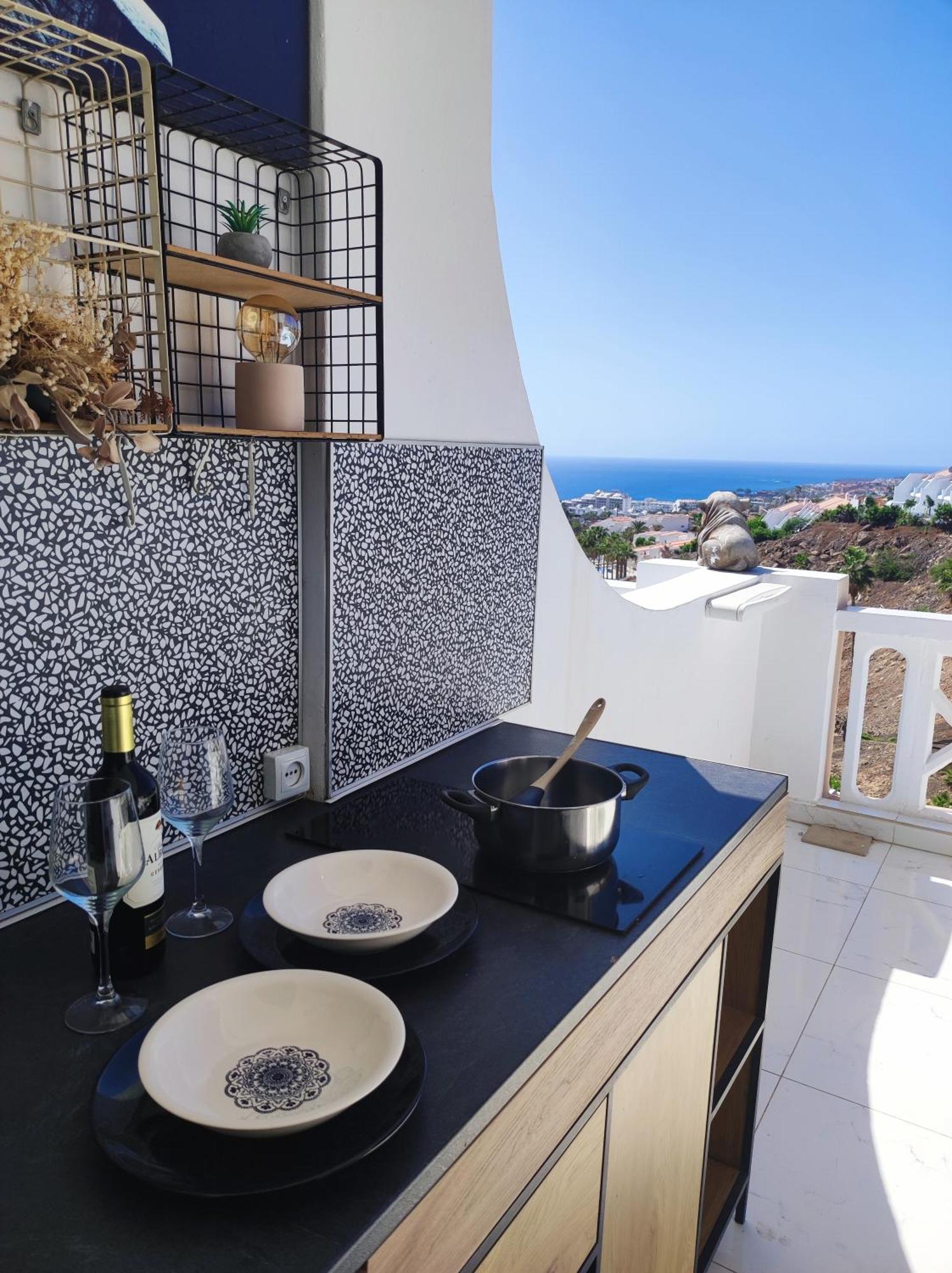 Appartamento Sunshine Escape With Ocean View Costa Adeje  Esterno foto